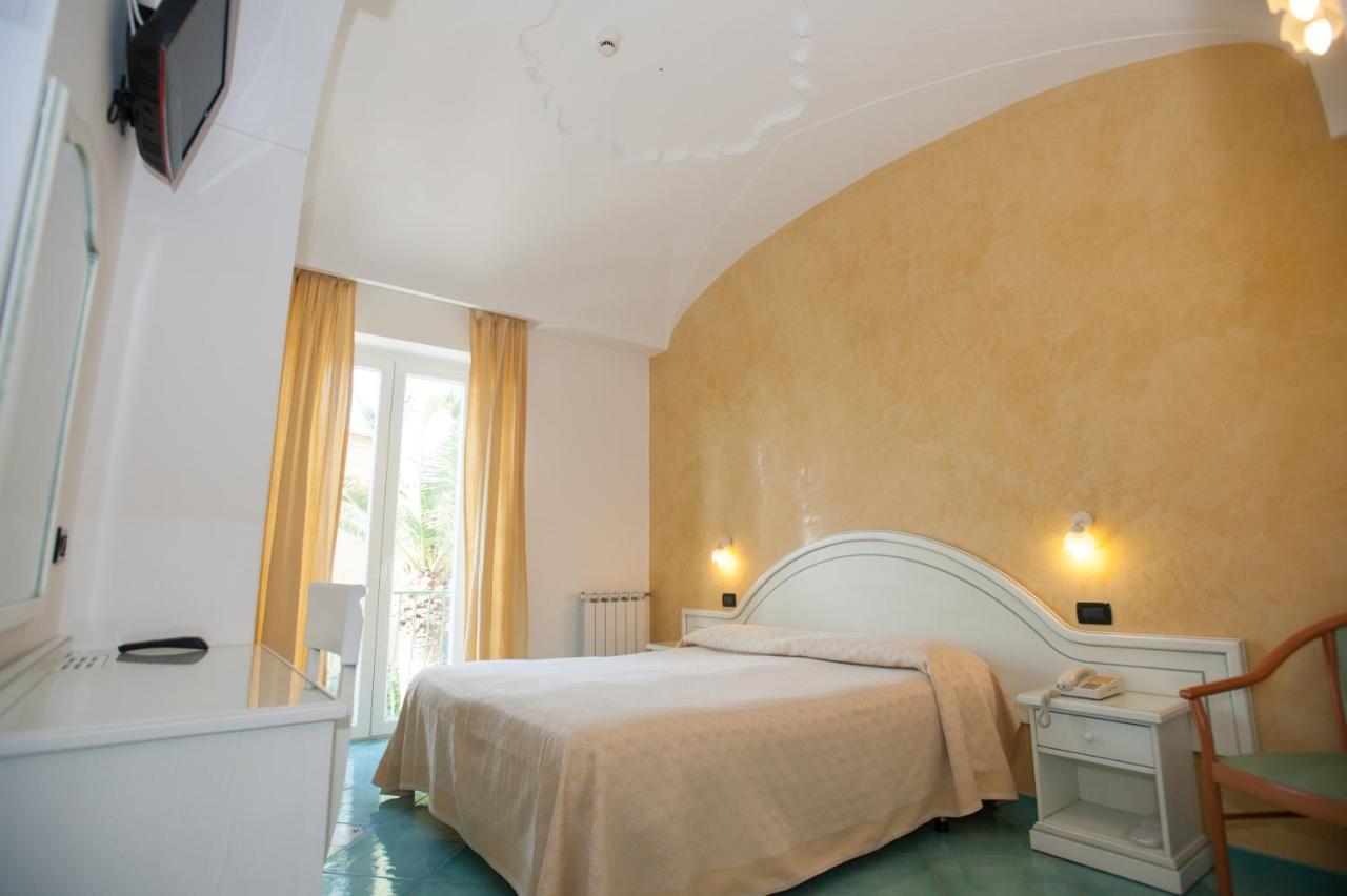 Hotel Villa Sirena - Thermae & Spa イスキア島 エクステリア 写真