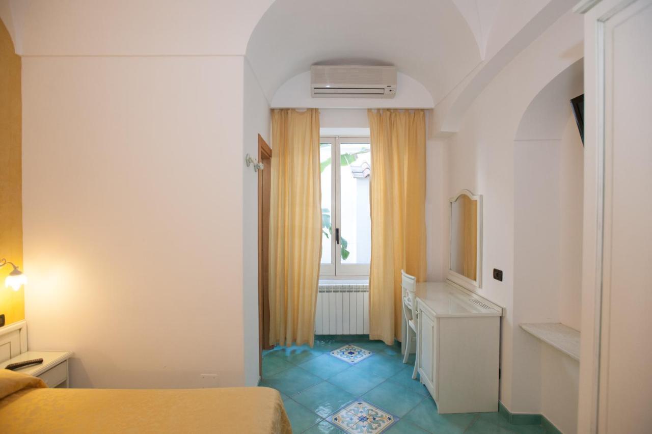 Hotel Villa Sirena - Thermae & Spa イスキア島 エクステリア 写真